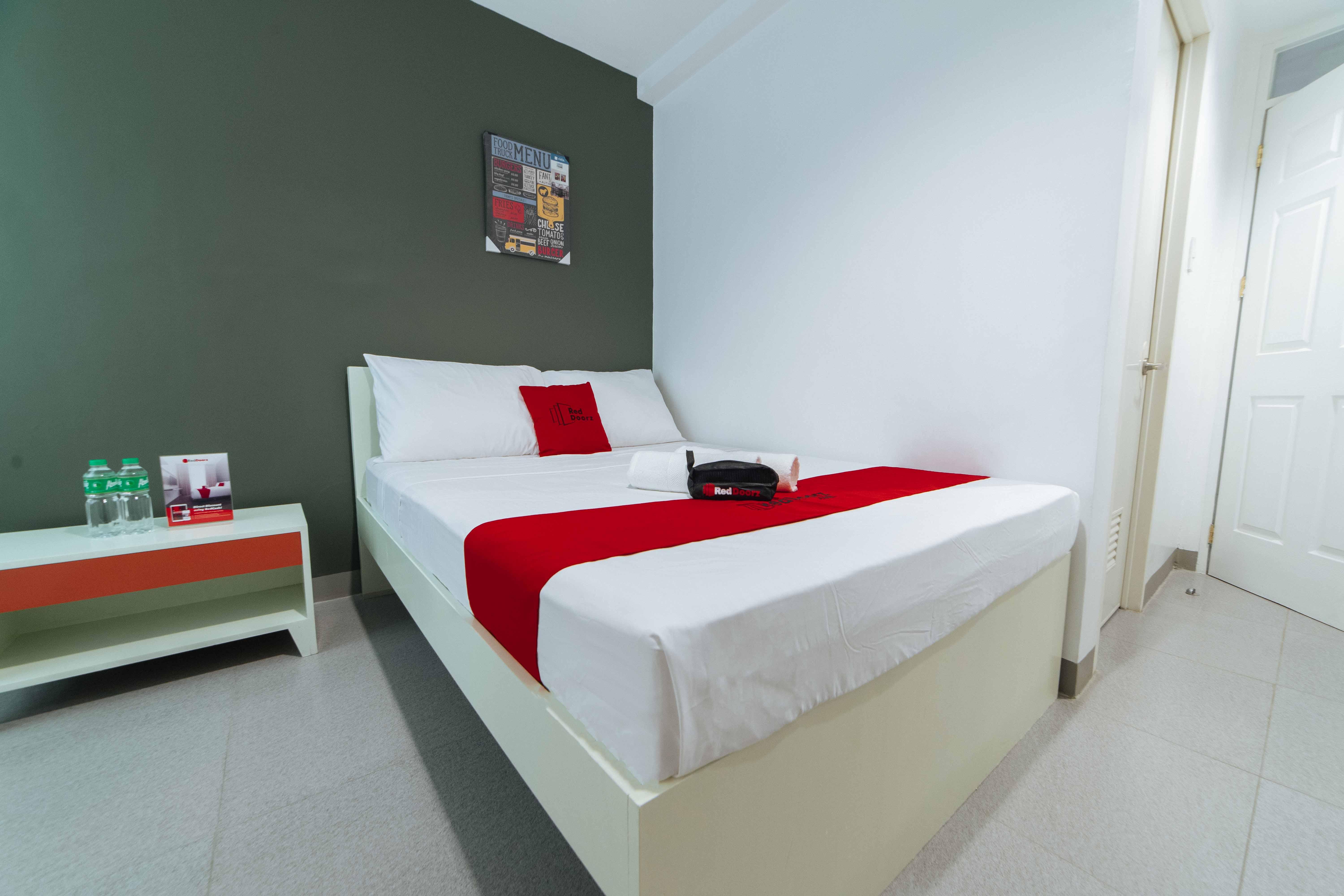 Reddoorz Plus @ Roxas Street Davao City Exteriör bild