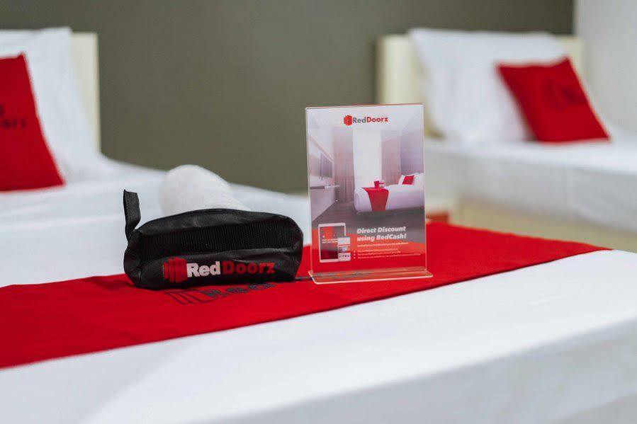 Reddoorz Plus @ Roxas Street Davao City Exteriör bild